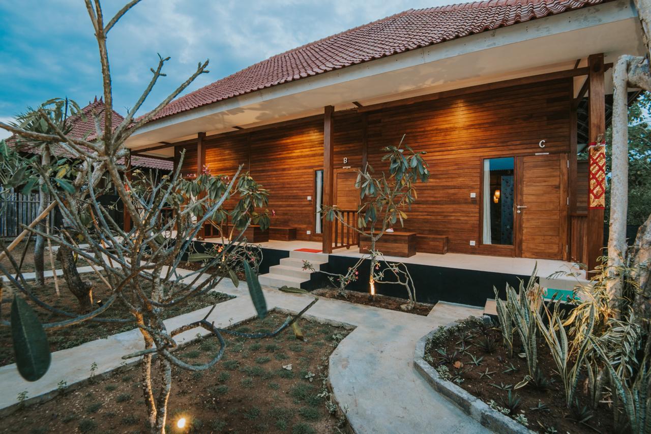Devadav Hostel Lembongan Exterior photo