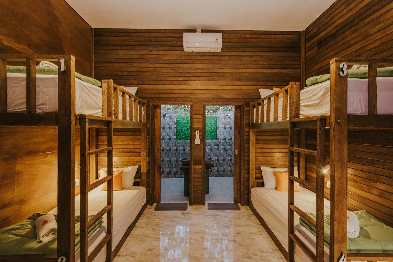 Devadav Hostel Lembongan Exterior photo